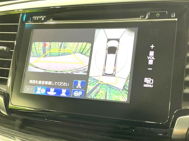 【マルチビューカメラシステム】専用のカメラにより、上から見下ろしたような視点で360度クルマの周囲を確認することができます☆死角部分も確認しやすく、狭い場所での切り返しや駐車もスムーズに行えます。
