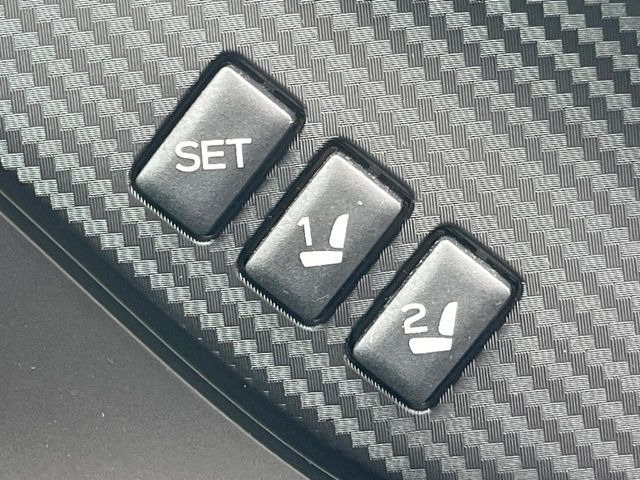 【メモリー機能付きパワーシート】ドライバーごとに設定したシート位置を記憶して、ボタン一つで切り替えできる便利な機能!運転する方が複数名いらっしゃるご家庭におすすめです♪