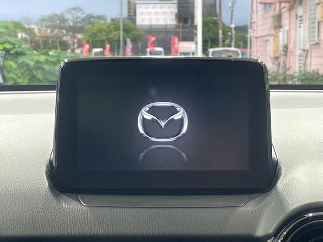 【マツダコネクトナビ】車内の雰囲気にマッチした一体型タイプのナビ。各種車輌設定やBluetooth再生等、様々な機能が楽しめます。直感的なダイヤル操作が可能で、使い勝手も良好です。