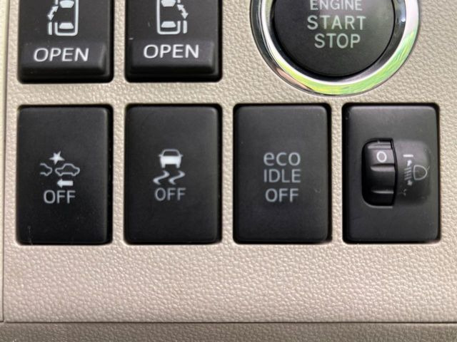 【スマートアシスト】走行中に前方の車両等を認識し、衝突しそうな時は警報とブレーキで衝突回避と被害軽減をアシスト。より安全にドライブをお楽しみいただけます。