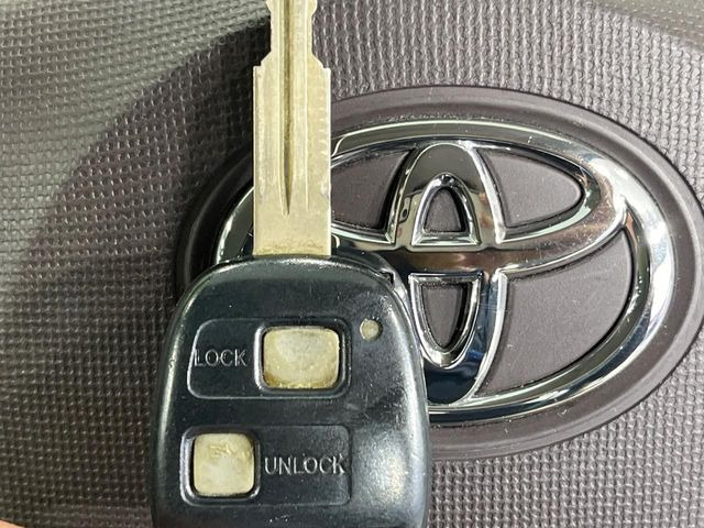 【キーレス】少し離れた場所からでもボタン一つでドアの開錠・施錠ができるのでとっても便利!ドアの鍵穴周りに傷をつけることもありません♪