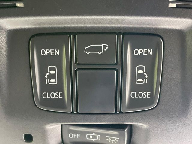 【両側パワースライドドア】スマートキーや運転席のスイッチで後席両側スライドドアの開閉が可能♪電動だから力を入れてドアを開ける必要が無く、小さなお子様でも簡単に開け閉めでき快適です♪