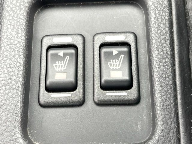 【シートヒーター】寒い日に重宝するシートヒーター!エアコンより早く温まってくれるので寒がりの人も安心ですね♪エアコンの温風は乾燥するから苦手、という方にもをおすすめです。