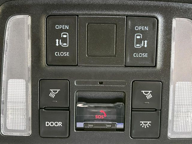 【両側パワースライドドア】スマートキーや運転席のスイッチで後席両側スライドドアの開閉が可能♪電動だから力を入れてドアを開ける必要が無く、小さなお子様でも簡単に開け閉めでき快適です♪