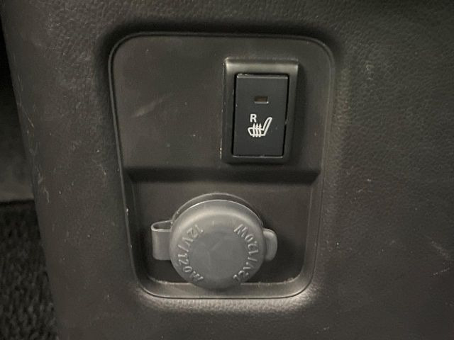 【シートヒーター】寒い日に重宝するシートヒーター!エアコンより早く温まってくれるので寒がりの人も安心ですね♪エアコンの温風は乾燥するから苦手、という方にもをおすすめです。
