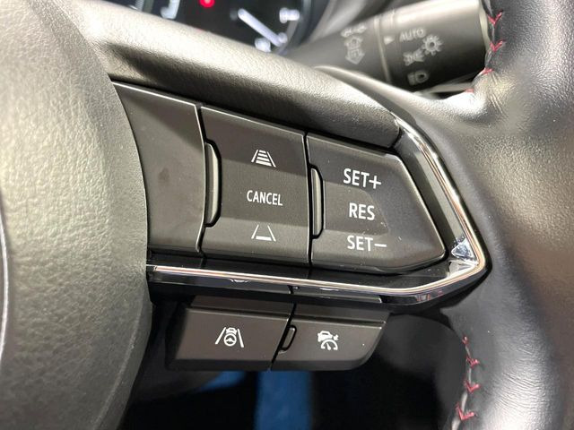 【スマートシティブレーキサポート】低速走行中に前方の車両等を認識し、衝突しそうな時は警報とブレーキで衝突回避と被害軽減をアシスト。より安全にドライブをお楽しみいただけます。