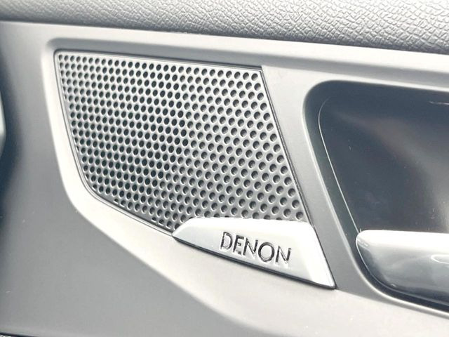 ●プレミアムサウンドシステムを装備しており、高品質かつ臨場感のある音楽を車内でお楽しみいただけます。