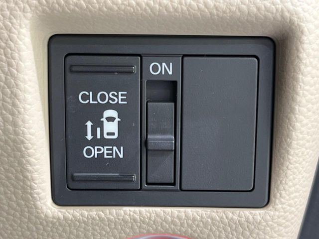 【パワースライドドア】スマートキーや運転席のスイッチでスライドドアの開閉が可能♪電動だから力を入れてドアを開ける必要が無く、小さいお子様でも、重い荷物を持っている時もラクに開け閉めできます♪