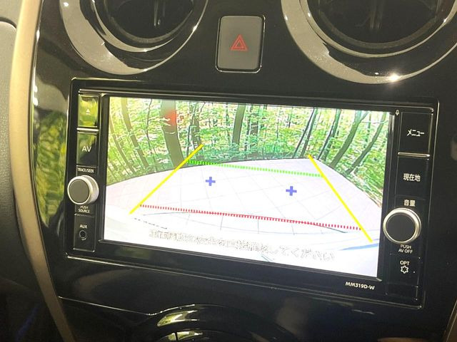 【バックカメラ】駐車時に後方がリアルタイム映像で確認できます。大型商業施設や立体駐車場での駐車時や、夜間のバック時に大活躍!運転スキルに関わらず、今や必須となった装備のひとつです!