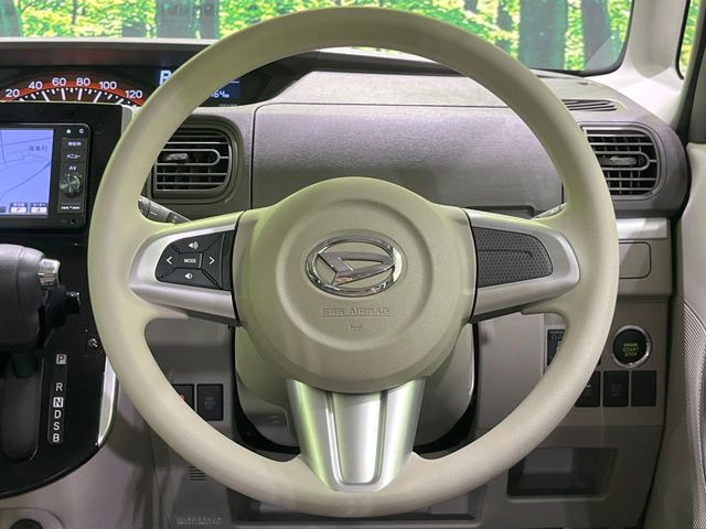 ステアリングも使用感が少なく、きれいな状態となっております♪