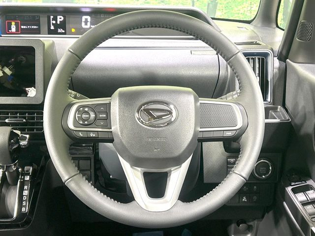 【純正革巻きステアリング】上質な革を使用することで、手にしっかり馴染みとても運転しやすいハンドルです♪