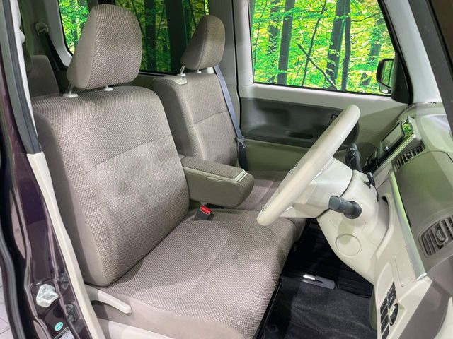 運転席シート廻りは使用感も少なく、良好な状態となっています。丁寧に使われていたことがよくわかりますね。