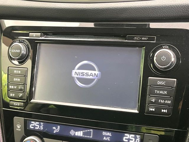 【メーカー純正ナビ】インテリアに溶け込むスタイリッシュな「専用設計」メーカーナビを装備♪視認性や操作性など基本性能にも優れ、より上質なカーライフをお楽しみいただけます。