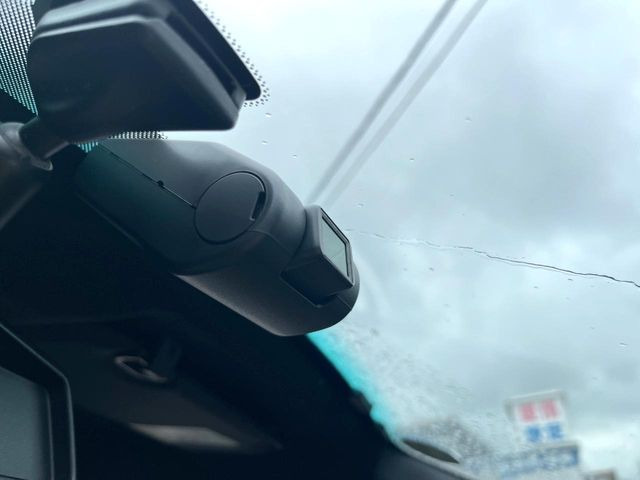 【ドライブレコーダー】ドライブレコーダー装備!走行中はもちろん、あおり運転や事故に遭遇した際、映像で記録し、万一のリスクに備えます。※記録用SDカードはお客様ご自身でご準備いただく必要があります。