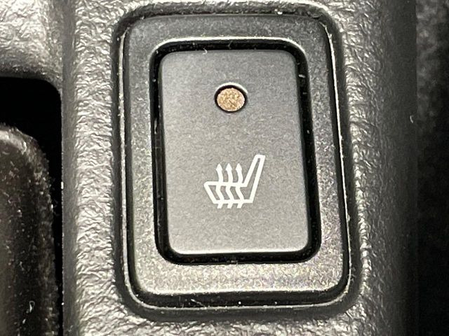 【シートヒーター】寒い日に重宝するシートヒーター!エアコンより早く温まってくれます!エアコンの温風は乾燥するから苦手、という方にもをおすすめです。