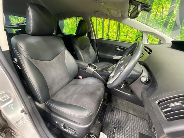運転席シート廻りは使用感も少なく、良好な状態となっています。丁寧に使われていたことがよくわかりますね。