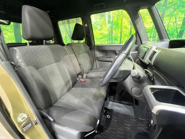 運転席シート廻りは使用感も少なく、良好な状態となっています。丁寧に使われていたことがよくわかりますね。