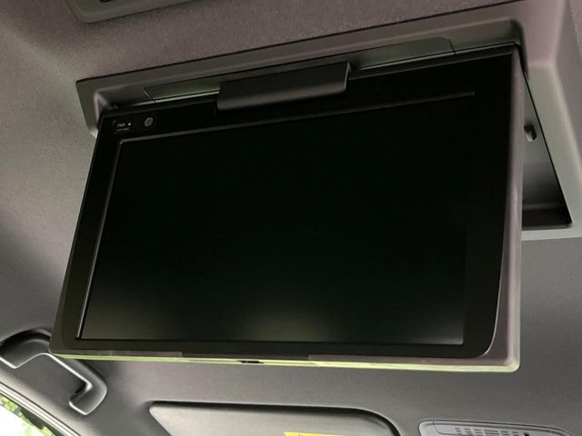 【12.8型フリップダウン】大画面モニターで後席でもエンタメをお楽しみいただけます。家族や友人とお出かけする機会が多い方に大人気です♪