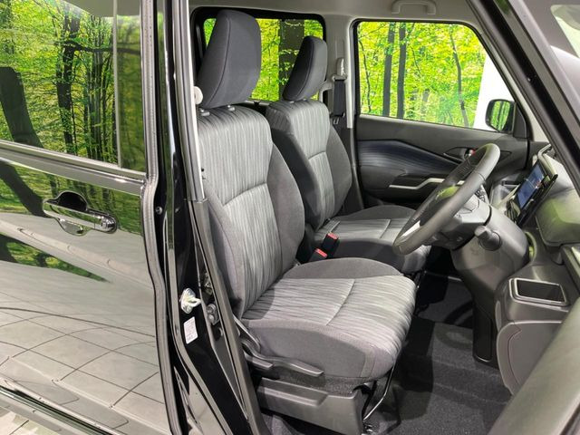 運転席シート廻りは使用感も少なく、良好な状態となっています。丁寧に使われていたことがよくわかりますね。