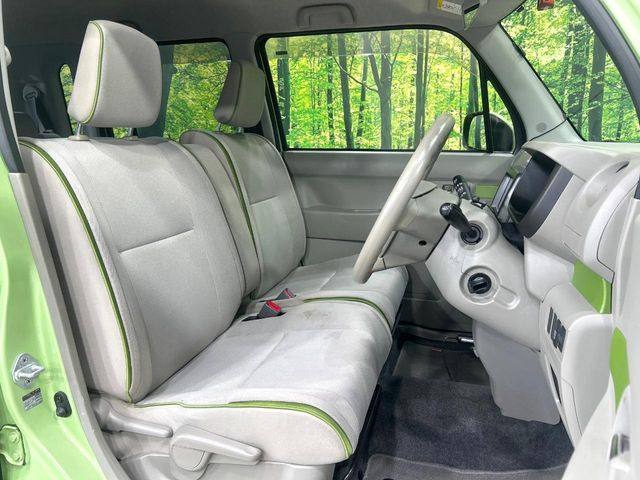 運転席シート廻りは使用感も少なく、良好な状態となっています。丁寧に使われていたことがよくわかりますね。