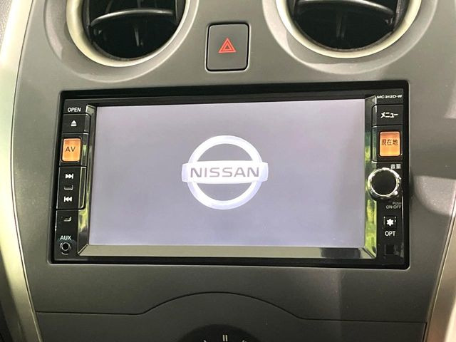 【メーカー純正ナビ】インテリアに溶け込むスタイリッシュな「専用設計」メーカーナビを装備♪視認性や操作性など基本性能にも優れ、より上質なカーライフをお楽しみいただけます。