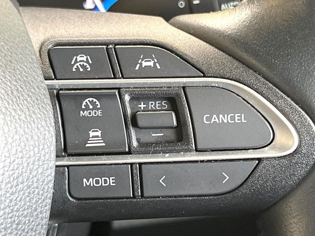 【レーダークルーズコントロール】高速道路での長距離走行が楽に!!自動で速度を保つクルーズコントロールが、衝突軽減システムと連携し、前方の車両を感知して車間を保つように速度調節してくれます!!