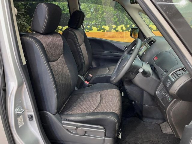 運転席シート廻りは使用感も少なく、良好な状態となっています。丁寧に使われていたことがよくわかりますね。