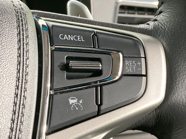 【レーダークルーズコントロール】高速道路での長距離走行が楽に!!自動で速度を保つクルーズコントロールが、衝突軽減システムと連携し、前方の車両を感知して車間を保つように速度調節してくれます!!