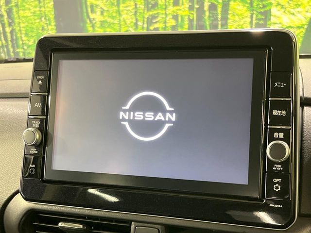 【大画面ナビ】人気の大型純正9インチナビを装備。存在感のある大画面はインパクト大!ナビ利用時のマップ表示は見やすく、テレビやDVDは臨場感がアップ!いつものドライブがグッと楽しくなります♪