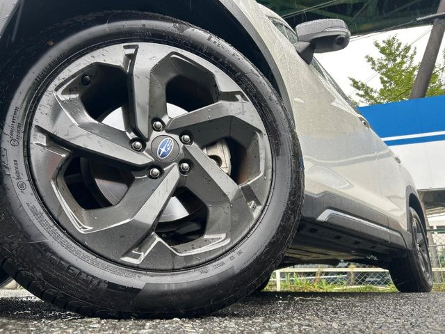 【純正18インチアルミホイール】外観にマッチした純正アルミホイールを装着しております。各種社外アルミホイールや、スタッドレスタイヤも取扱いしております。是非ご相談ください♪