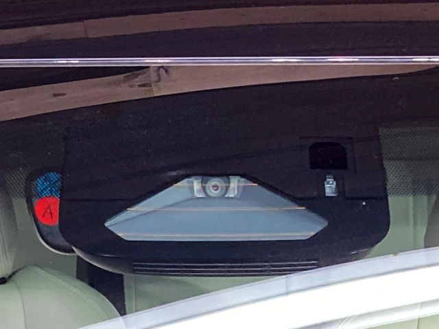 【プリクラッシュセーフティ】前方の車両等を検知し、衝突しそうな時は警報で注意を促し、ブレーキを踏む力をサポート。ブレーキを踏めなかった場合は衝突被害軽減ブレーキが作動、衝突回避をサポートします。