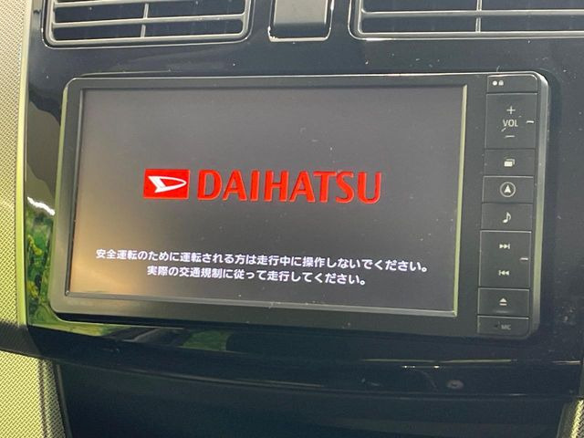 【純正ナビ】人気の純正ナビを装備しております。ナビの使いやすさはもちろん、オーディオ機能も充実!キャンプや旅行はもちろん、通勤や買い物など普段のドライブも楽しくなるはず♪