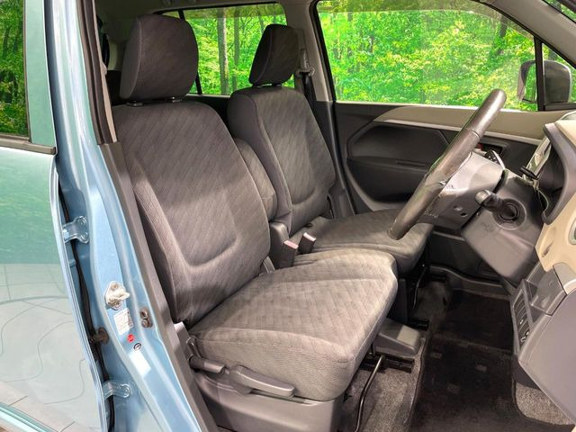 運転席シート廻りは使用感も少なく、良好な状態となっています。丁寧に使われていたことがよくわかりますね。