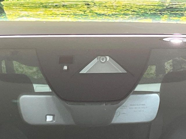 【スマートブレーキサポート】走行中に前方の車両等を認識し、衝突しそうな時は警報とブレーキで衝突回避と被害軽減をアシスト。より安全にドライブをお楽しみいただけます。