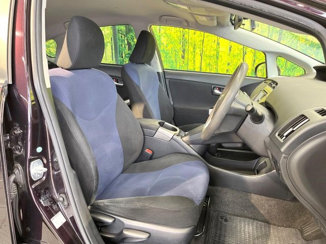 運転席シート廻りは使用感も少なく、良好な状態となっています。前オーナー様が丁寧に使っていたことがよくわかりますね。