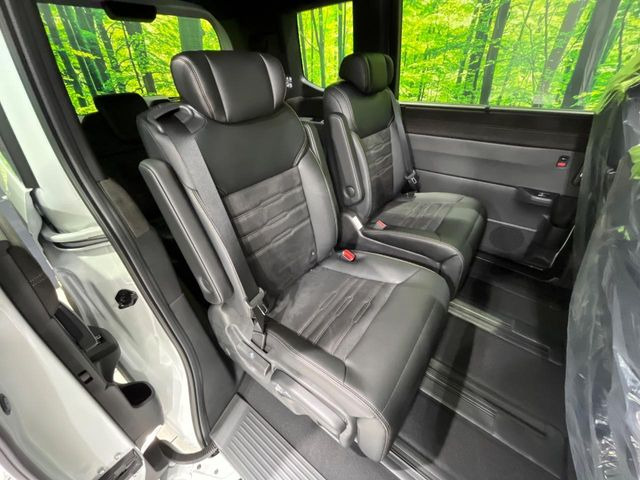 高品質なオリジナルフロアマットもオプションにてご用意しております。お好きなデザインやカラーをお車に合わせて選んでいただくことができます♪