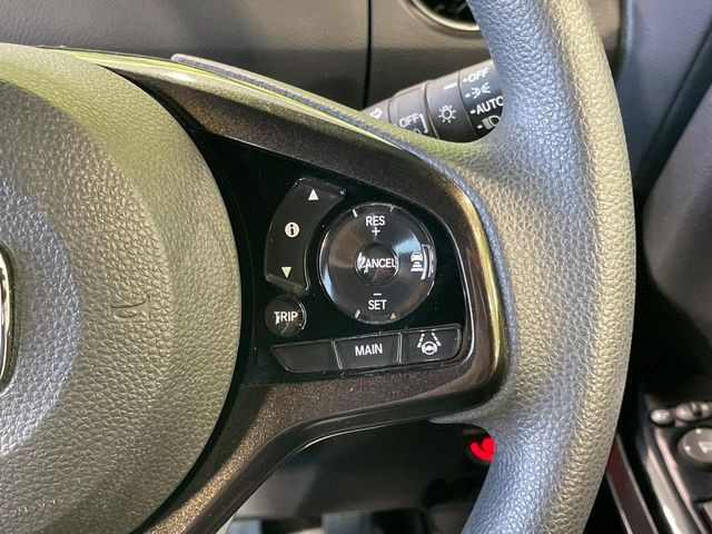 【アダプティブクルーズコントロール】高速道路での長距離走行が楽に!!自動で速度を保つクルーズコントロールが、衝突軽減システムと連携し、前方の車両を感知して車間を保つように速度調節してくれます!!
