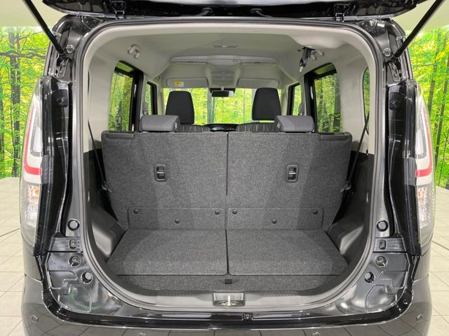 普段のお買い物や通勤、送迎等に十分な荷室スペースを確保しております。セカンドシートを倒すと、大きな荷物の積載も可能です♪