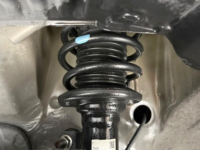 お車を安心してお乗りいただく為には、足回りの定期点検が欠かせません。サービスサポート(有償保証)では無料点検もご提供しており、安心のカーライフをお過ごしいただけるサポート体制が整っています。