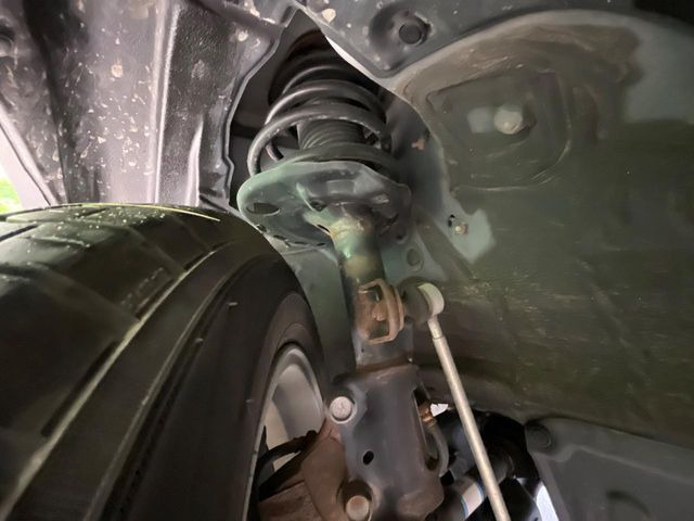 お車を安心してお乗りいただく為には、足回りの定期点検が欠かせません。サービスサポート(有償保証)では無料点検もご提供しており、安心のカーライフをお過ごしいただけるサポート体制が整っています。