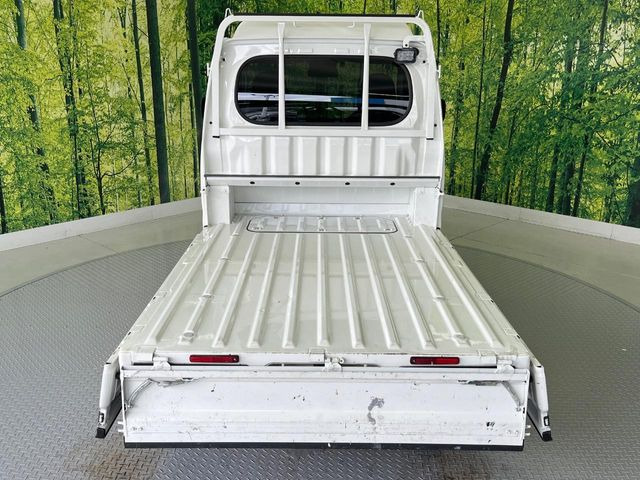 積み下ろしのしやすいデッキにはたっぷりと荷物を積み込んでいただけます。遊びから仕事まで、様々なシーンで頼れます♪
