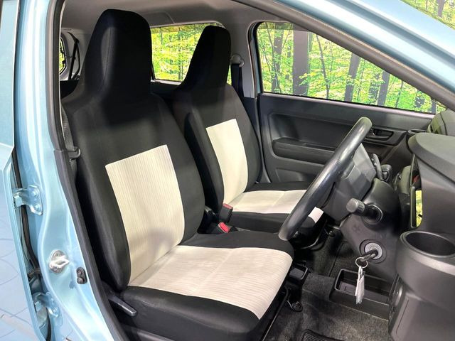 運転席シート廻りは使用感も少なく、良好な状態となっています。丁寧に使われていたことがよくわかりますね。