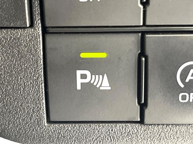 【クリアランスソナー】バンパーに付いたセンサーが障害物を検知!一定の距離に近づくとアラートで教えてくれます♪狭い駐車スペースや車庫入れ時も安心ですね☆