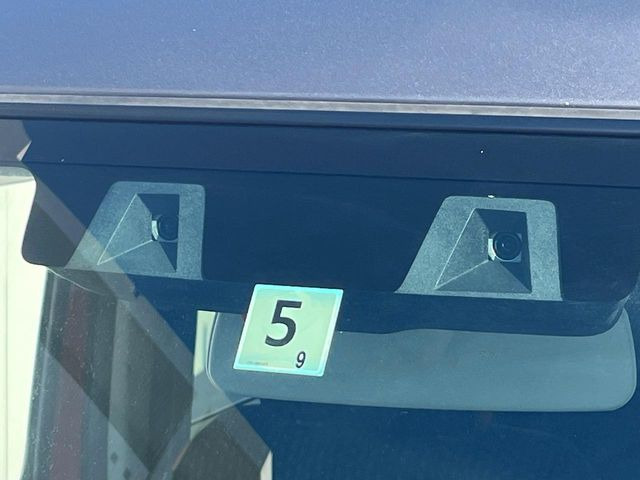 【スズキ セーフティサポート】走行中に前方の車両等を認識し、衝突しそうな時は警報とブレーキで衝突回避と被害軽減をアシスト。より安全にドライブをお楽しみいただけます。