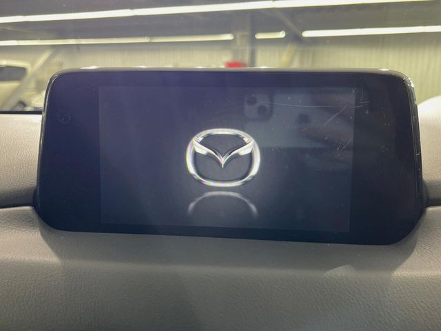 【マツダコネクトナビ】車内の雰囲気にマッチした一体型タイプのナビ。各種車輌設定やBluetooth再生等、様々な機能が楽しめます。直感的なダイヤル操作が可能で、使い勝手も良好です。