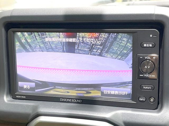 【バックカメラ】駐車時に後方がリアルタイム映像で確認できます。大型商業施設や立体駐車場での駐車時や、夜間のバック時に大活躍!運転スキルに関わらず、今や必須となった装備のひとつです!