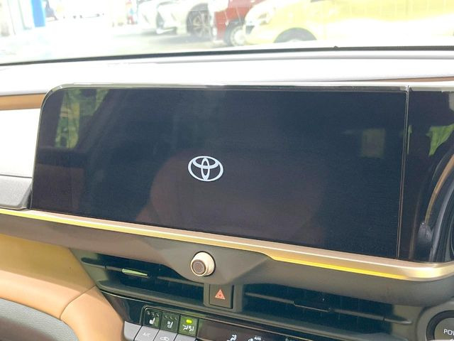 【10.5インチナビ】高級感とインパクトのある大画面ナビを装備。各種オーディオ操作はもちろん、スマホ連携もできる利便性の高いナビです♪