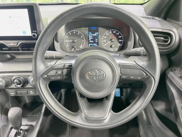 インテリアに合わせたデザインのステアリングは、運転される方のことも考え、運転しやすい形状、大きさです。是非一度、実際に触ってお確かめください。