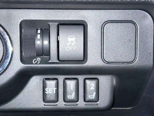 【メモリー機能付きパワーシート】ドライバーごとに設定したシート位置を記憶して、ボタン一つで切り替えできる便利な機能!運転する方が複数名いらっしゃるご家庭におすすめです♪