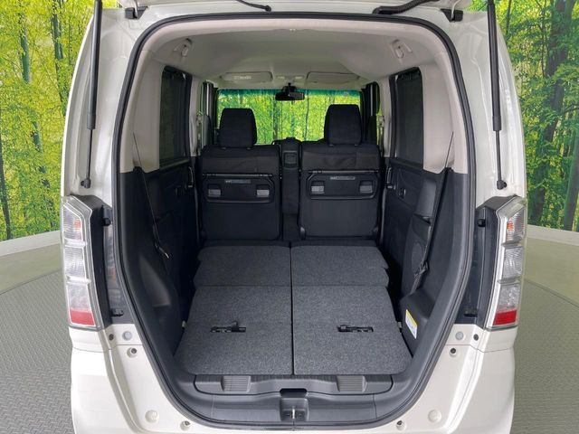 普段のお買い物や通勤、送迎等に十分な荷室スペースを確保しております。セカンドシートを倒すと、大きな荷物の積載も可能です♪